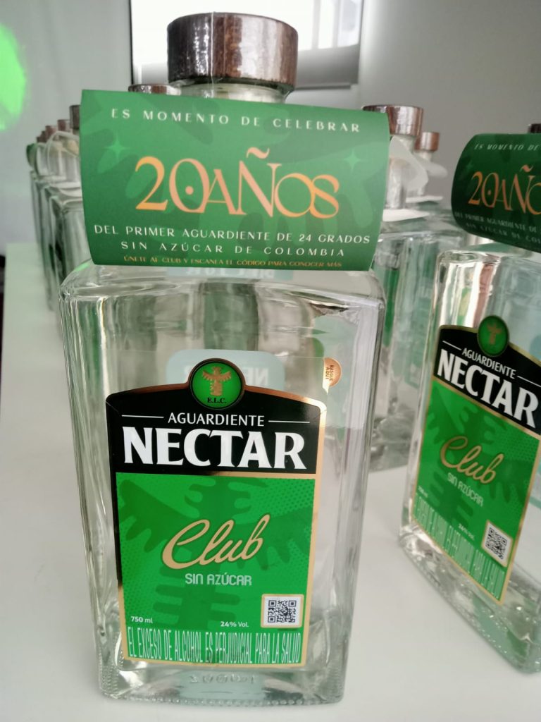 La ELC celebra 20 años del aguardiente Néctar Club Verde