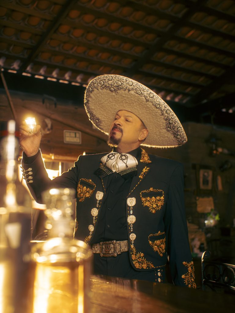 PEPE AGUILAR PRESENTA “AQUÍ SIGO”UN REFLEJO DE SU TRAYECTORIA,APRENDIZAJE Y PERMANENCIA
