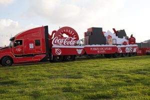 COCA-COLA ENCIENDE LA MAGIA DE LA NAVIDAD CON EL REGRESO DE SUS ICÓNICAS CARAVANAS EN COLOMBIA
