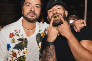 LUIS FONSI Y FEID DESATAN LA EUFORIA DEL PÚBLICO EN LAS FIESTAS DE LA CALLE SAN SEBASTIÁN AL REVELAR SU PRIMERA COLABORACIÓN JUNTOS, “CAMBIARÉ”