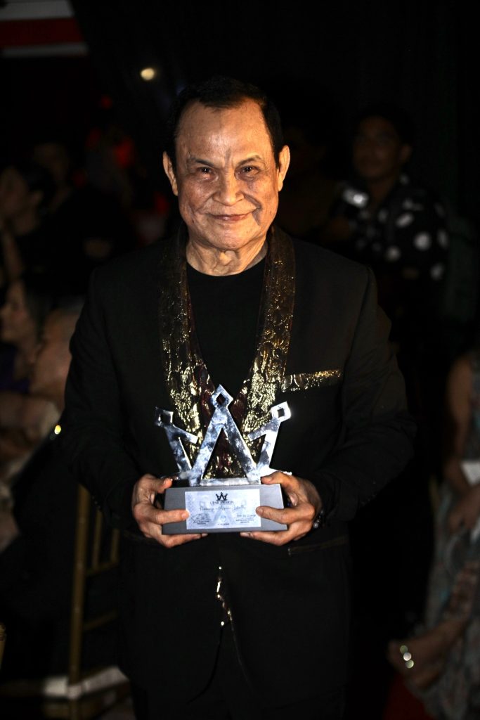 ALFREDO GUTIÉRREZ FUE HOMENAJEADO EN LOS PREMIOS UPAR AWARDS POR SU TRAYECTORIA, SU INVALUABLE LEGADO MUSICAL