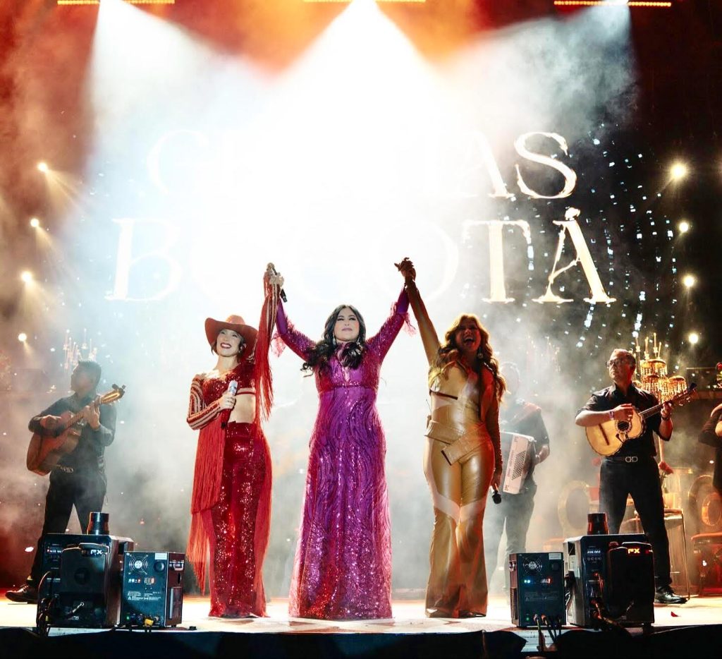 ¡ÉXITO TOTAL LA PRESENTACIÓN DE ARELYS HENAO, PAOLA JARA Y FRANCY EN EL MOVISTAR ARENA!