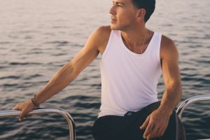 HÉCTOR MONTANERpresenta la versión 2025 de“Amor del Bueno”