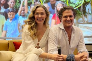 Carlos Vives y Claudia Elena celebran 10 años de Tras La Perla en Santa Marta