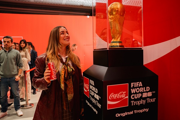 UNA MONTAÑA RUSA DE EMOCIONES LLEGA A COLOMBIA CON EL TOUR DEL TROFEO DE LA COPA MUNDIAL DE LA FIFA™, PRESENTADO POR COCA-COLA