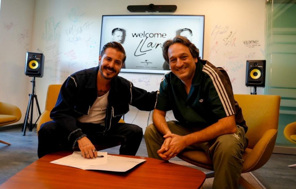LLANE FIRMA CONTRATO DISCOGRÁFICO CON UNIVERSAL MUSIC LATINO E INICIA UN NUEVO CAPÍTULO EN SU CARRERA MUSICAL