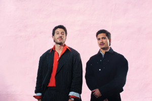 SEBASTIÁN YATRA Y JAY KABALAN LANZAN EL VIDEO&nbsp; OFICIAL&nbsp;DE“CUCARACHEO”