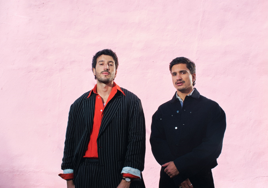 SEBASTIÁN YATRA Y JAY KABALAN LANZAN EL VIDEO&nbsp; OFICIAL&nbsp;DE“CUCARACHEO”